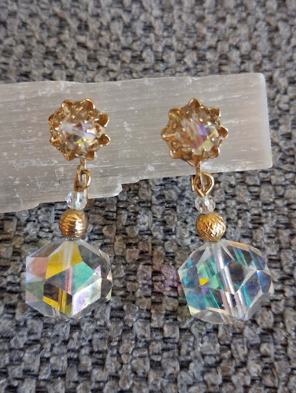 Vintage Gold-Tone Aurora Borealis Crystal Screwback Clip On Drop Earrings